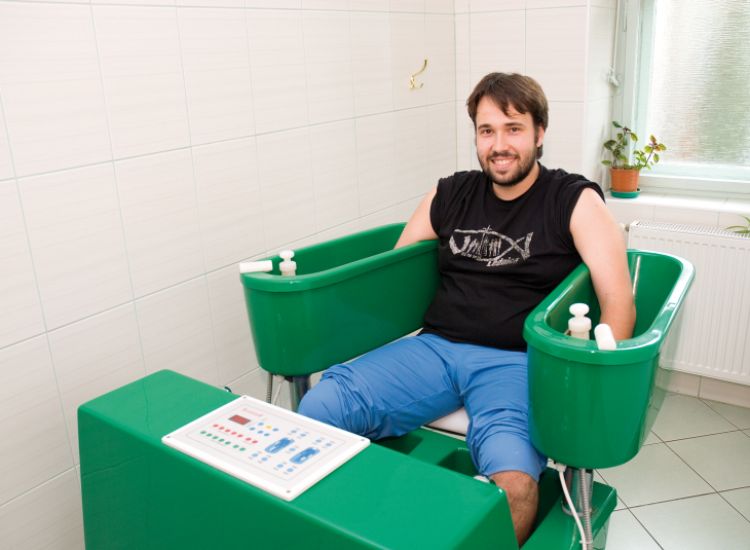 HYDRO-ELEKTRISCHES VIERZELLENBAD