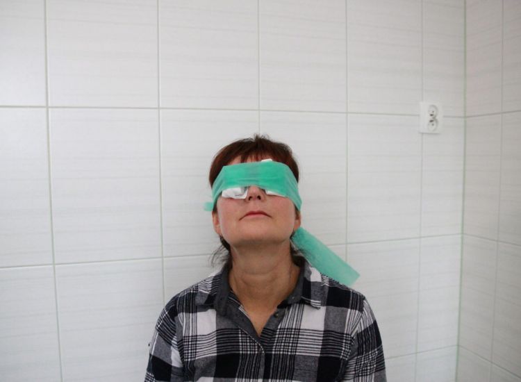 PEAT POULTICES ON EYEBALLS