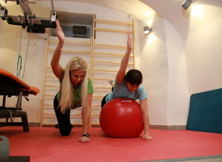 Übungen mit</br>einem Physiotherapeuten